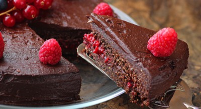 Шоколадно-ягодный торт